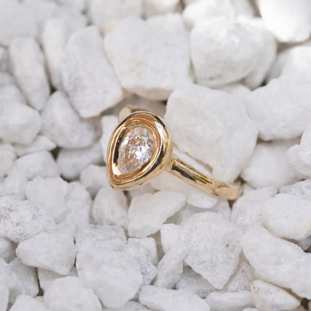 /public/photos/live/pear cut ring (1).webp